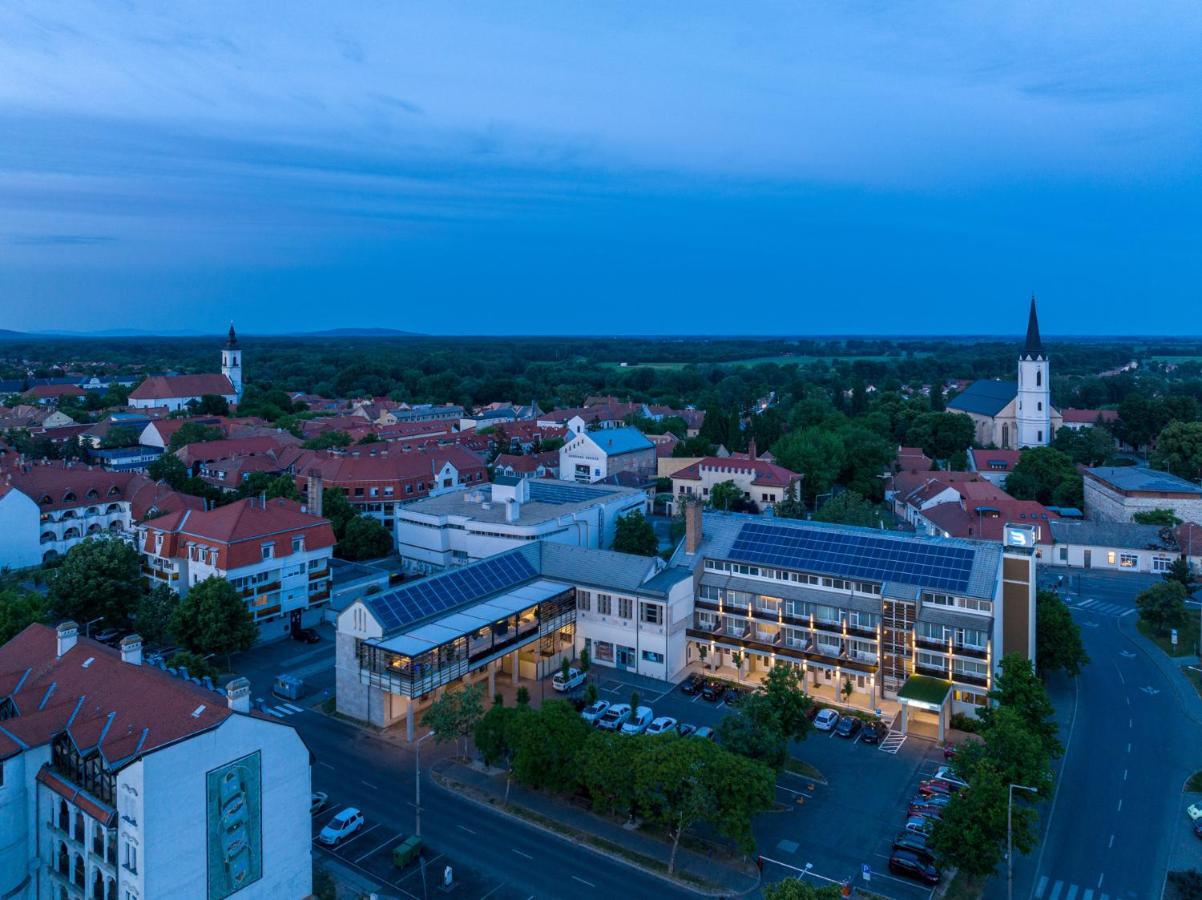 Hotel Bodrog Wellness & Elix Spa Шарошпатак Экстерьер фото